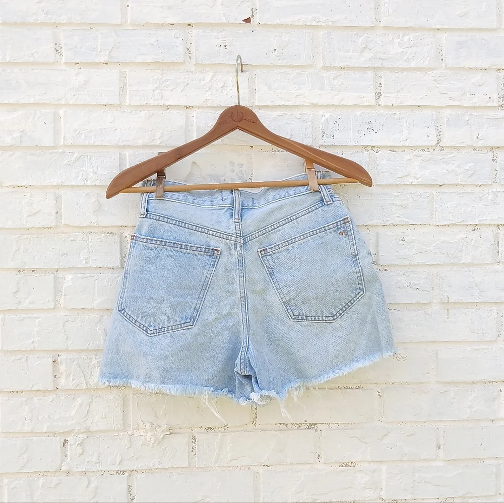 Madewell The Mom Jean Short Distressed Lightwash